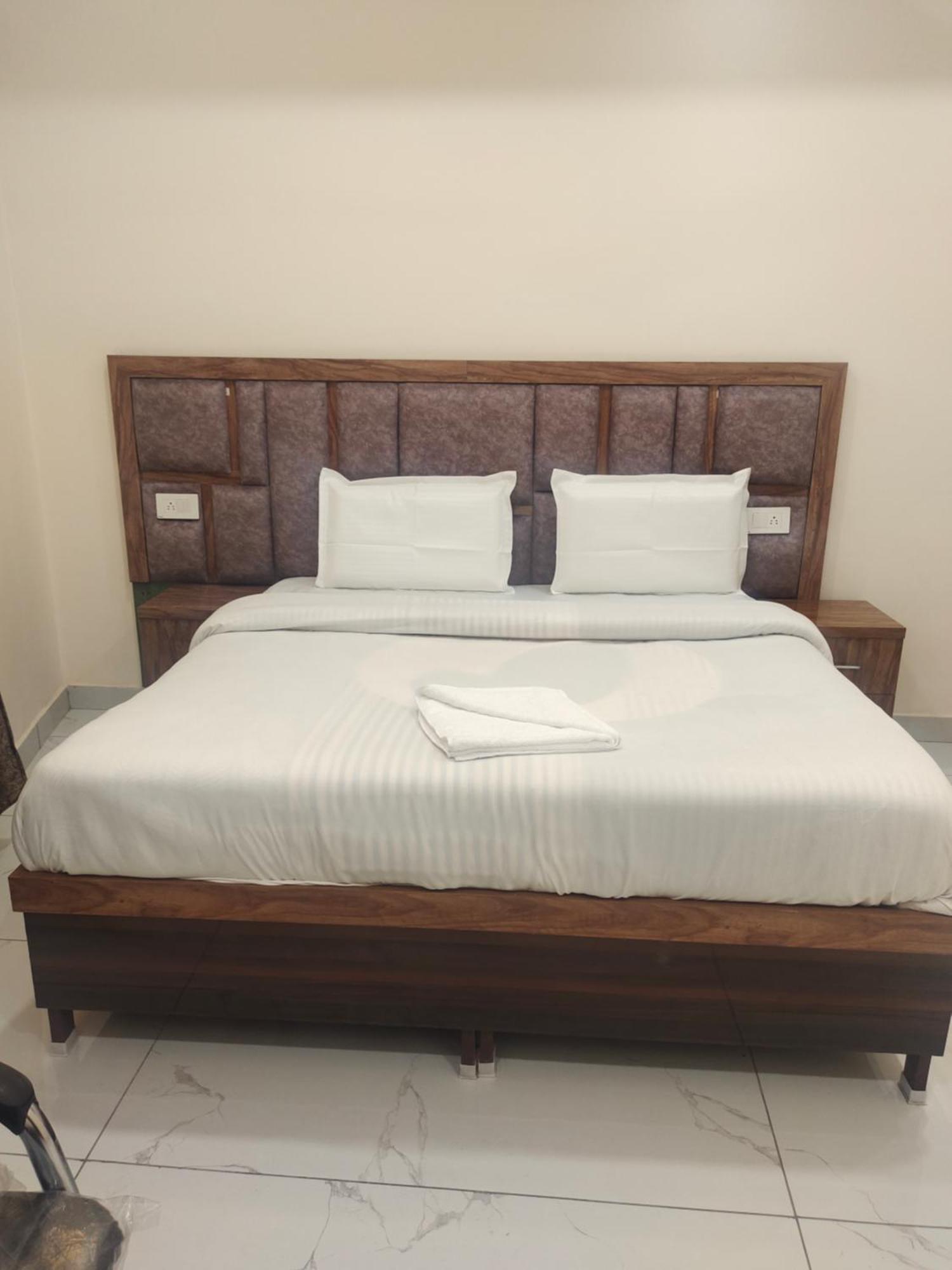 Hotel G-3 ชลันธระ ภายนอก รูปภาพ